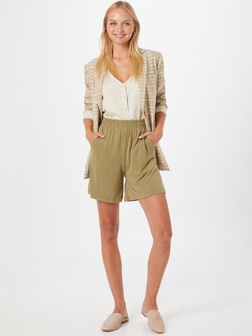 Urban Classics Regular Shorts in Grün