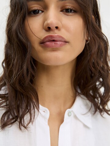 Pull&Bear Blouse in White