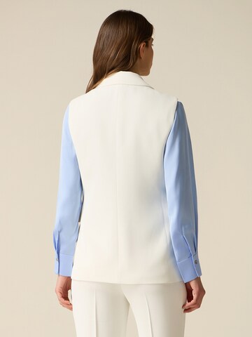 oltre Vest in White