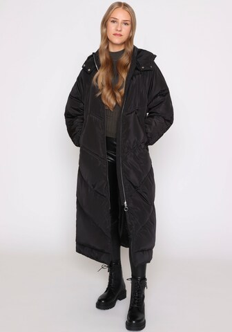 Hailys Winter Coat in Black: front