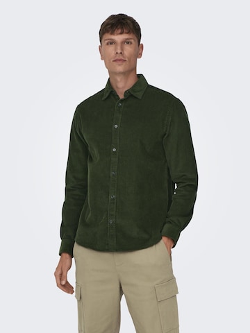 Only & Sons جينز مضبوط قميص 'Tyn' بلون أخضر: الأمام