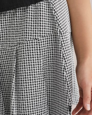 Jupe WE Fashion en blanc