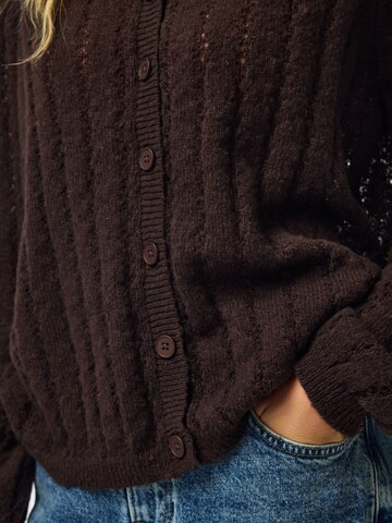 PIECES Strickjacke 'PCAda' in Braun
