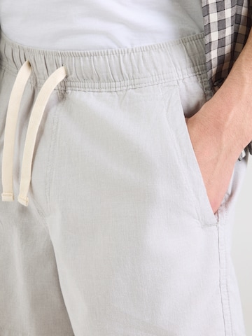 HOLLISTER Regular Shorts in Grau