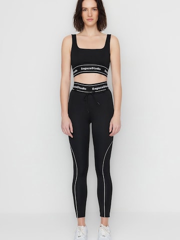 Trendyol - Skinny Calças de desporto em preto: frente