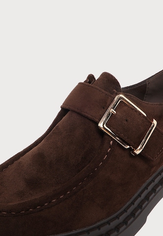Chaussure basse GLAMOROUS en marron
