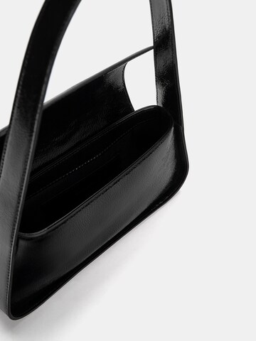 Pull&Bear Schultertasche in Schwarz