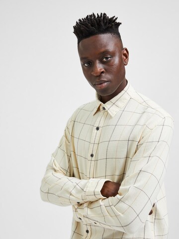 SELECTED HOMME - Ajuste regular Camisa en beige