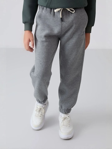 Tommy Life Broek 'TOMMY Kinder Jogginghose' in Grijs: voorkant