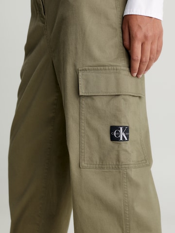 Loosefit Pantalon cargo Calvin Klein Jeans en vert