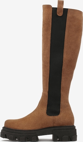 Kazar Boots in Brown: front