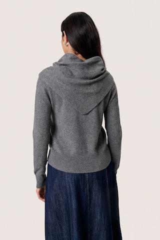 SOAKED IN LUXURY Gebreid vest 'Molina' in Grijs