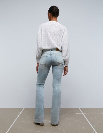 Scalpers Flared Jeans in Blau