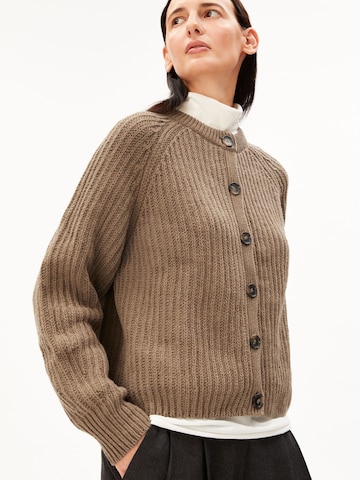 ARMEDANGELS Strickjacke SELMAA in Braun: Vorderseite