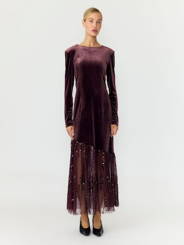 YAS Kleid  'TERA' in Braun: Vorderseite