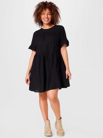 Robe Trendyol Curve en noir : devant