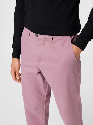 BURTON MENSWEAR LONDON Zúžený Chino kalhoty – fialová