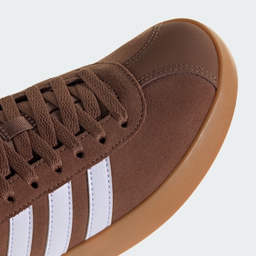 ADIDAS SPORTSWEAR Låg sneaker 'VL Court 3.0' i brun