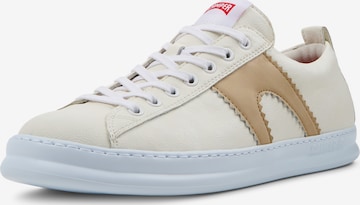 Baskets basses 'Runner Four' CAMPER en beige : devant
