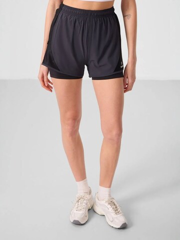 Tommy Life Sports trousers in Grey: front
