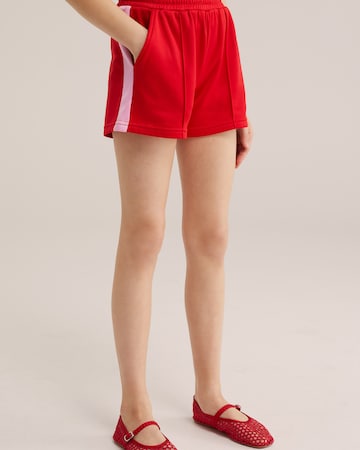 WE Fashion Широка кройка Панталон в червено: отпред