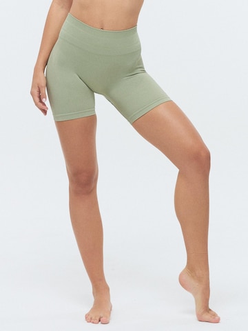 DRILLS Apparel Leggings 'XFUNCTION Scrunch Shorts' in Groen: voorkant