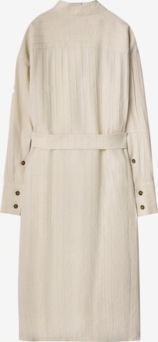 Cappotto estivo di Adolfo Dominguez in beige