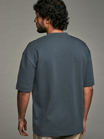Next T-Shirt in Grau
