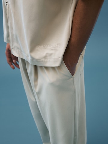 Bershka Baggy Nadrág - szürke