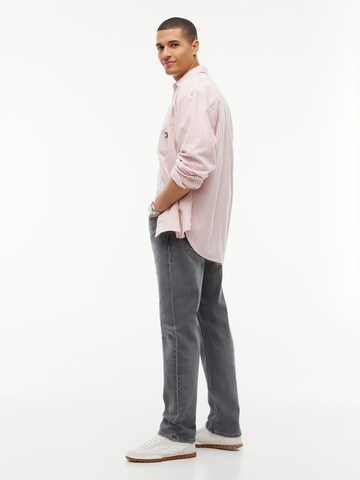 Tommy Jeans regular Jeans 'RYAN' i grå