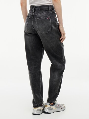 Tommy Jeans Zúžený Džíny '90'S' – černá