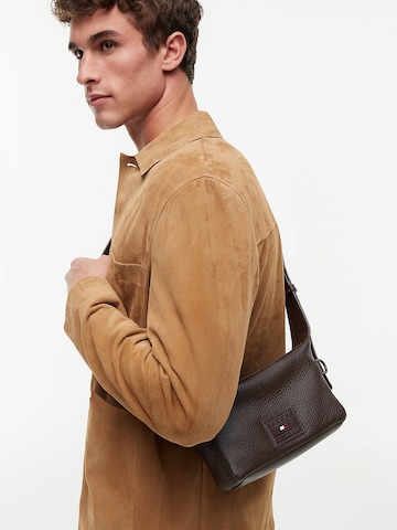 TOMMY HILFIGER Crossbody bag in Brown