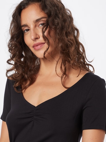 VILA Koszulka 'Sassi' w kolorze czarny