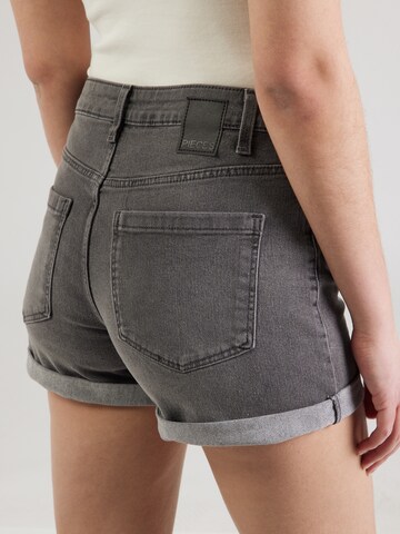 PIECES Regular Jeans 'PCPEGGY' in Grey