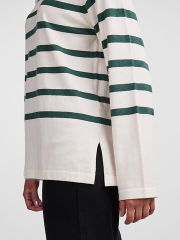 Pull-over PIECES en blanc