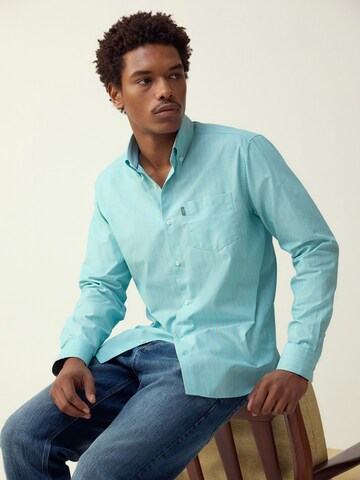 Next Regular Fit Hemd in Grün: Vorderseite