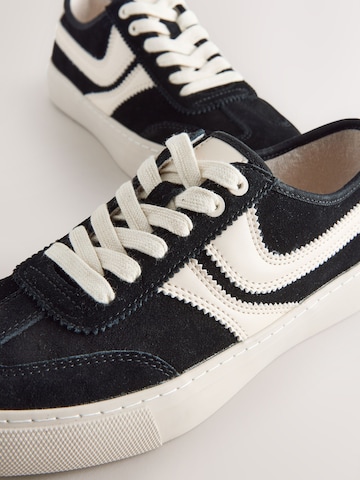 Next Platform trainers in Black