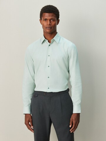 Next Regular Fit Hemd in Grün: Vorderseite