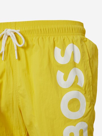 BOSS Plavecké šortky 'Octopus' – žlutá
