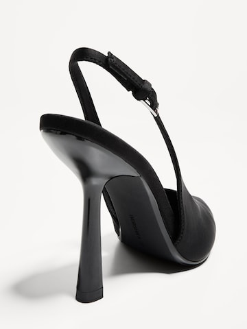 Escarpins à bride arrière Bershka en noir