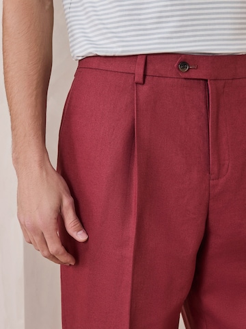 Loosefit Pantaloni con piega frontale di Next in rosso