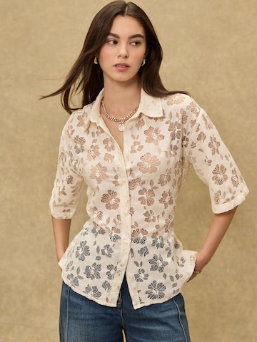 Next Blus i beige: framsida