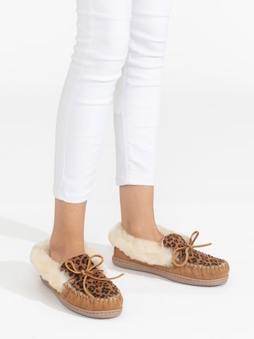 Minnetonka Slipper in Brown: front