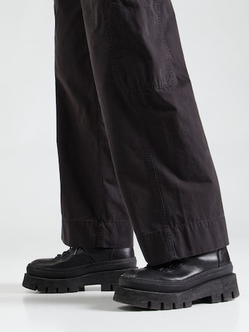 Wide leg Pantaloni cargo 'Carlie' di WHITE STUFF in nero