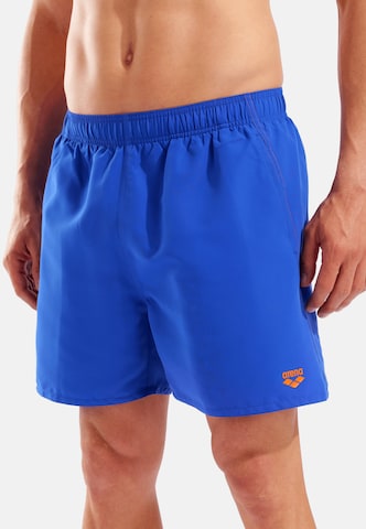 ARENA Badshorts 'Fundamentals Boxer R' i blå