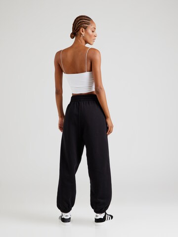 Karo Kauer Tapered Hose in Schwarz