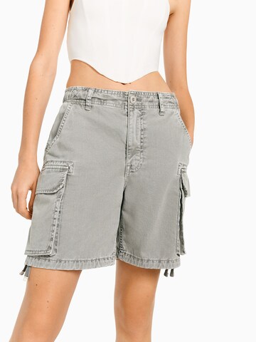 Bershka Regular Shorts in Grau