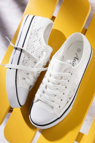 Aniston Sneakers in White