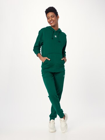ADIDAS ORIGINALSTapered Pidžama hlače 'Adicolor Essentials ' - zelena boja