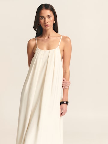 Robe de soirée St MRLO en beige